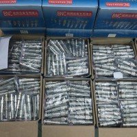 HỘP 100 CÁI BNC LÒ XO LOẠI TỐT